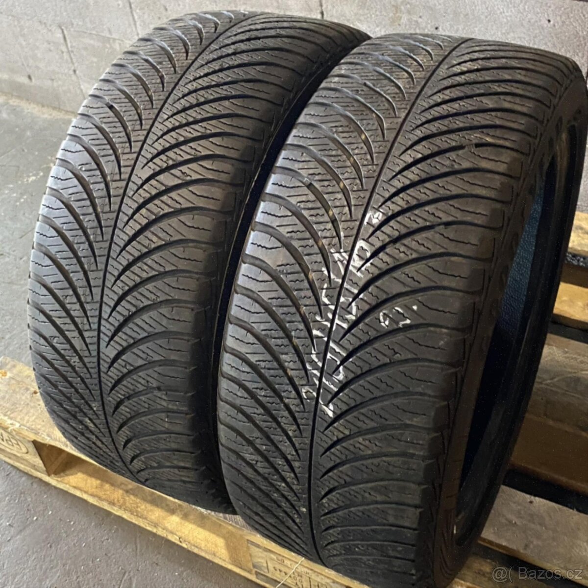 Zimní pneu 215/55 R18 95T Goodyear 5,5mm