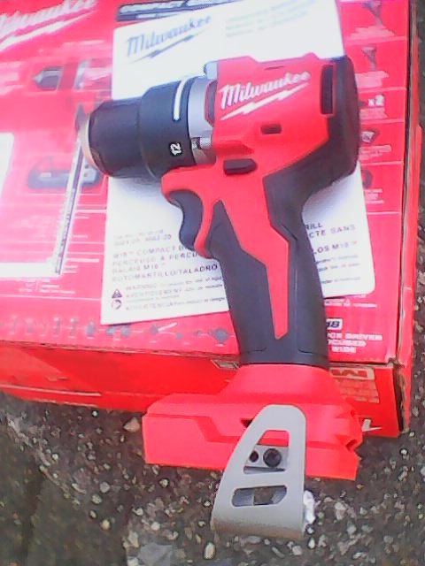 Milwaukee M18 BLDDRC Vrtačka-šroubovák 60,5Nm