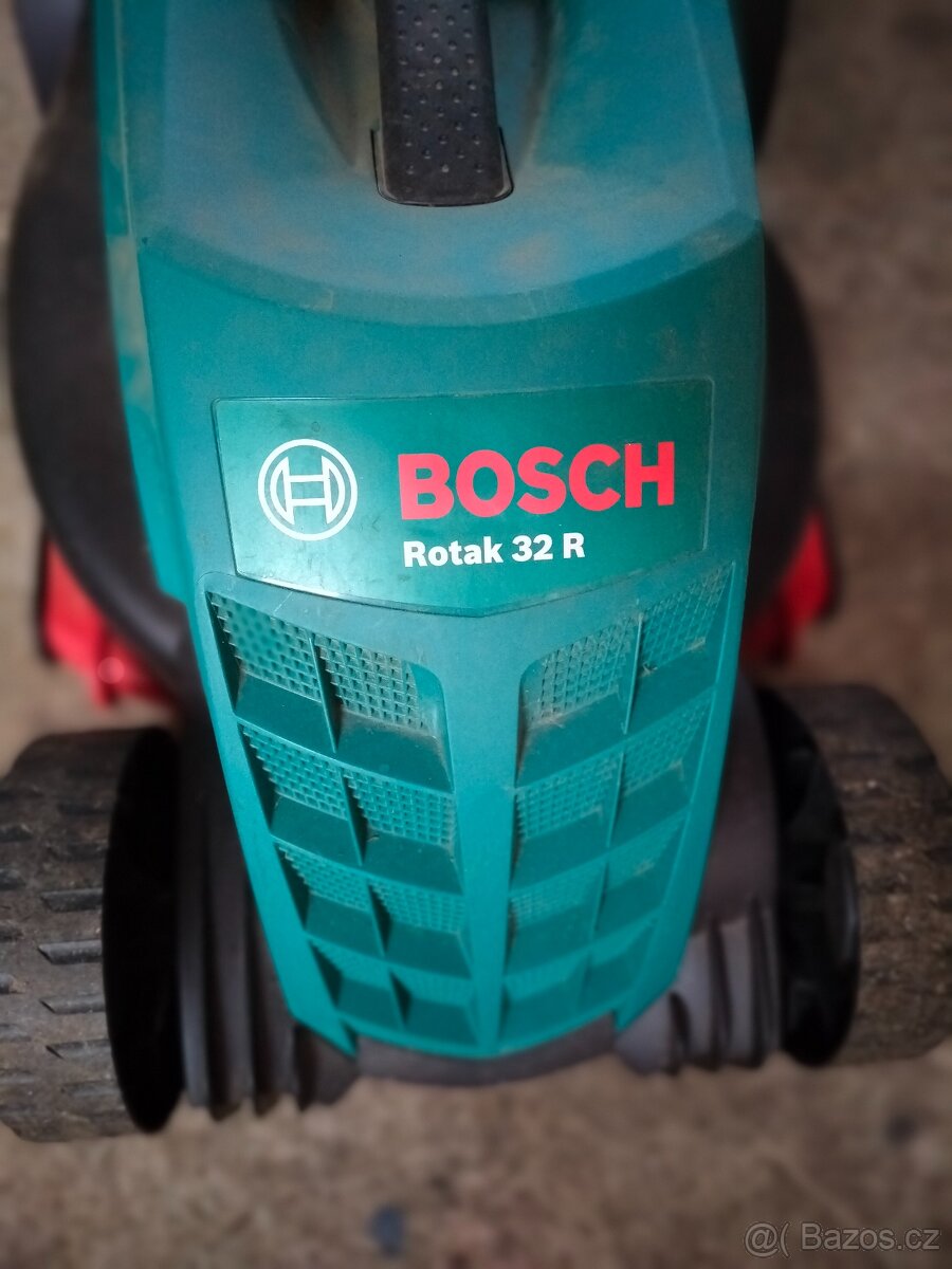 Elektrická sekačka Bosch rotak 32R