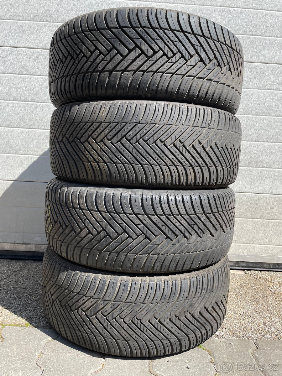 Hankook Kinergy 4S 225/45 R17 94W 4Ks celorocní pneumatiky