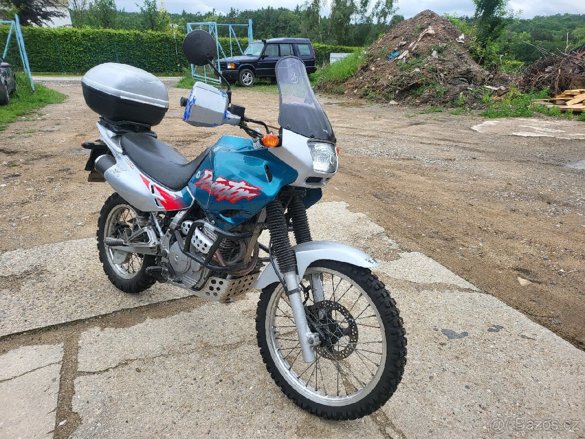 Honda Dominator 650,30kw, rok 1999.