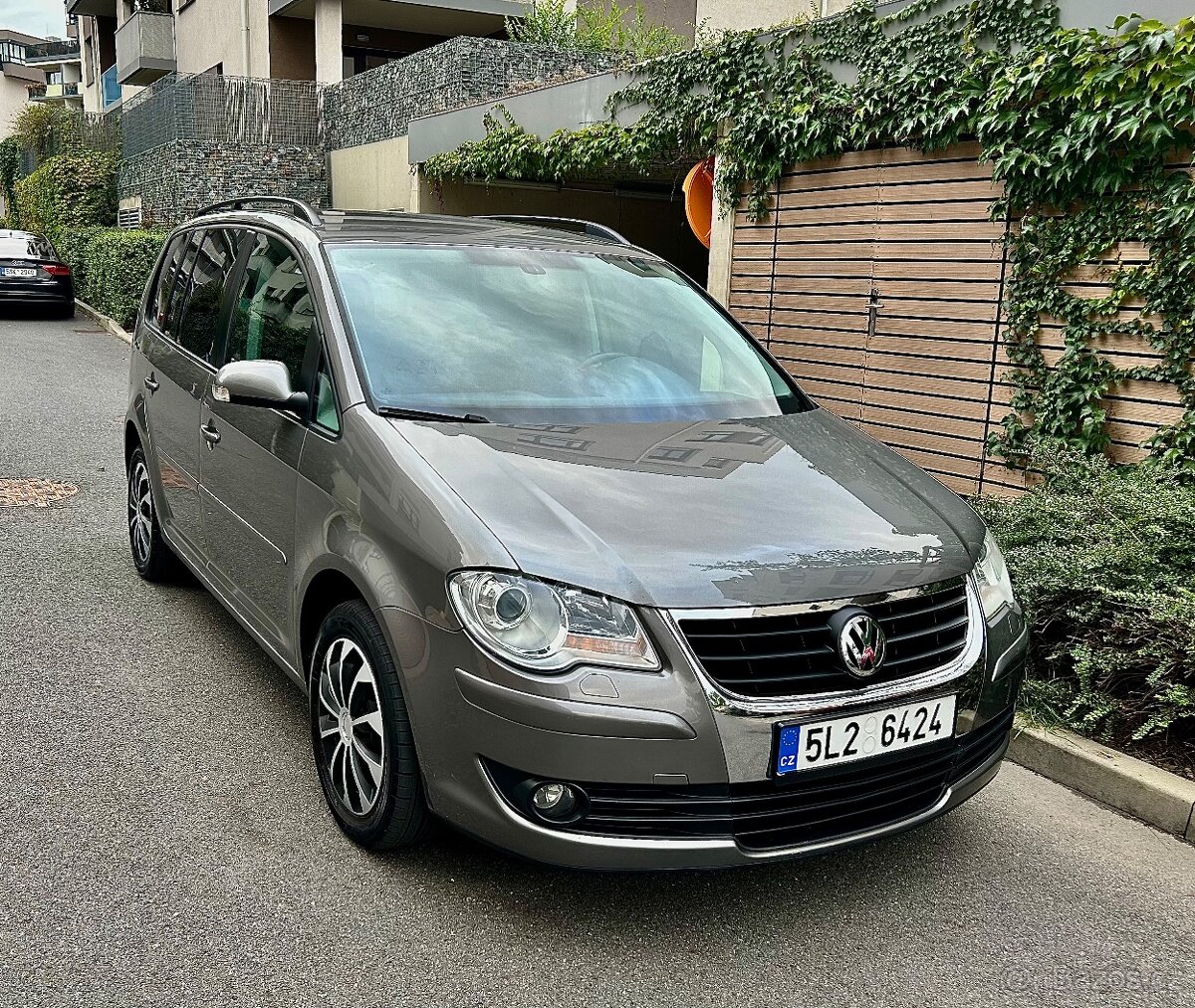 VOLKSWAGEN TOURAN 1.6 MPi