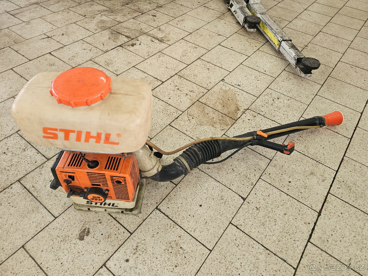 Benzínový zádový rosič Stihl SR320