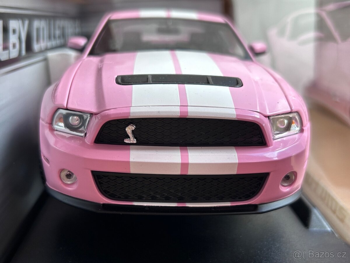 Ford Mustang pink 1:18