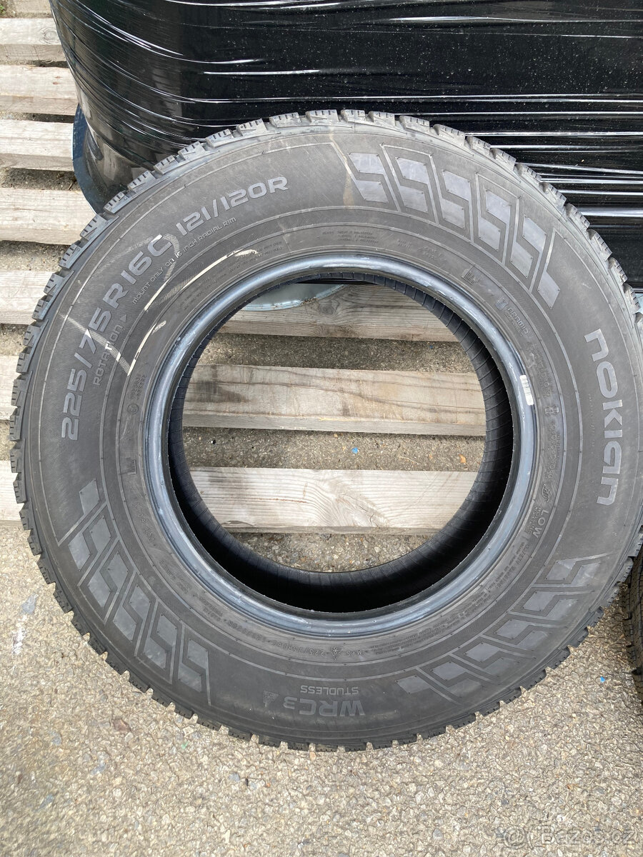 225/75R16C 121/120R