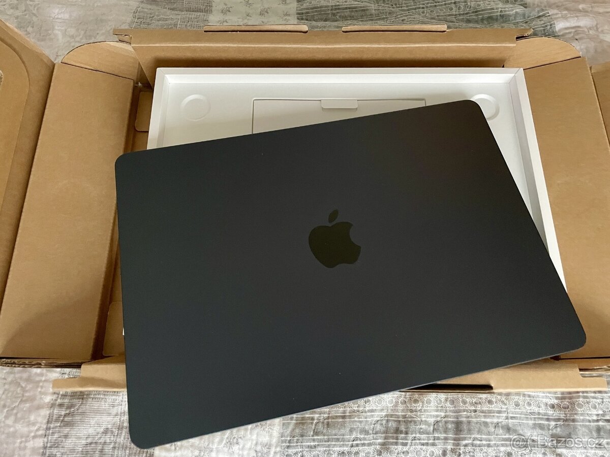 Macbook Air 13" M3 2024 24GB/2TB/CZ