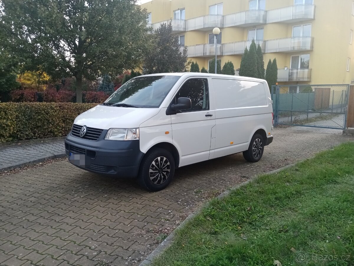 Vw Transporter T5, r. 2005, 2.5 TDI, 96 kw. Nová STK.