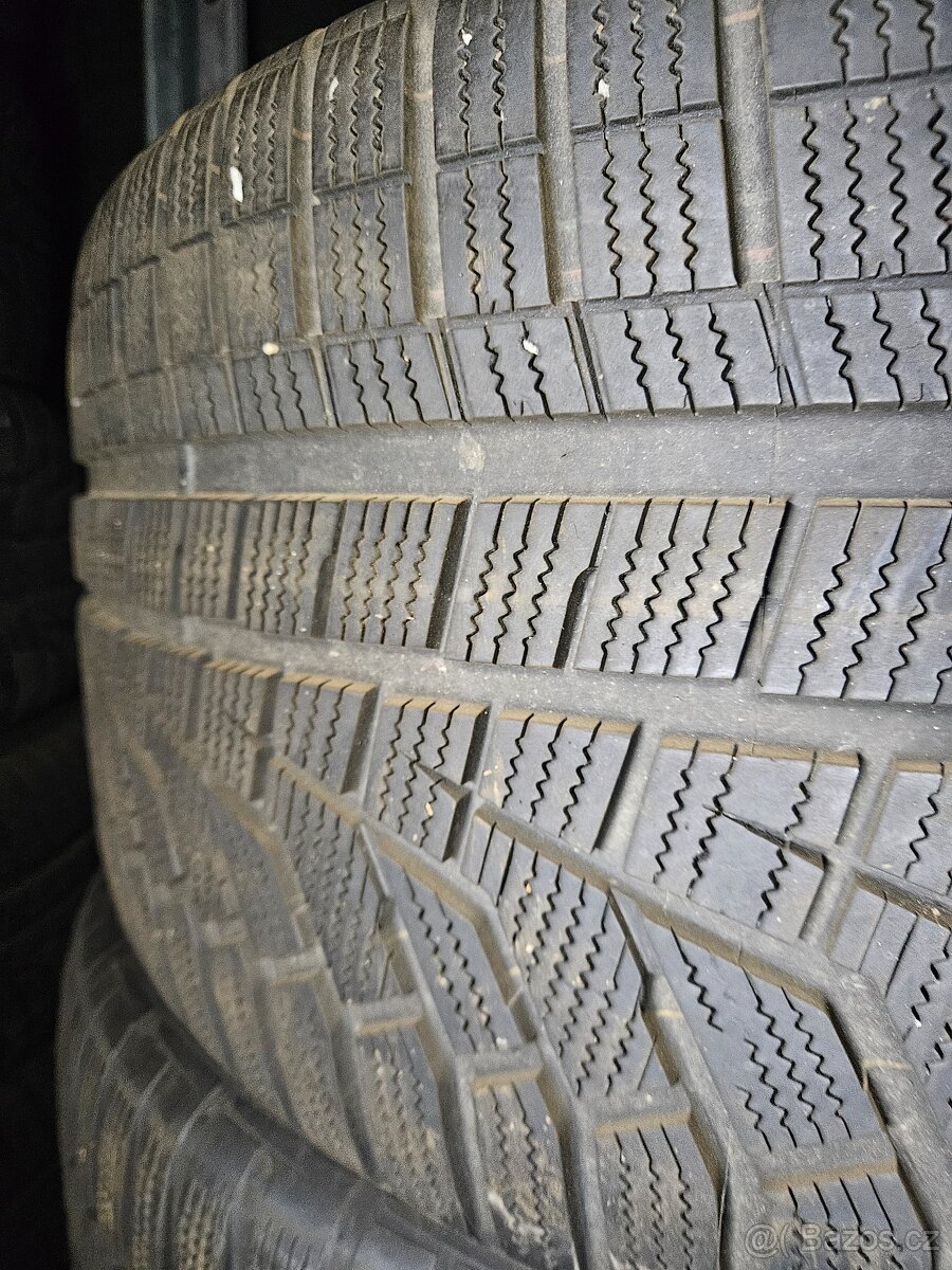 285/45R21 113V XL W320A Winter icept evo2 SUV  HANKOOK