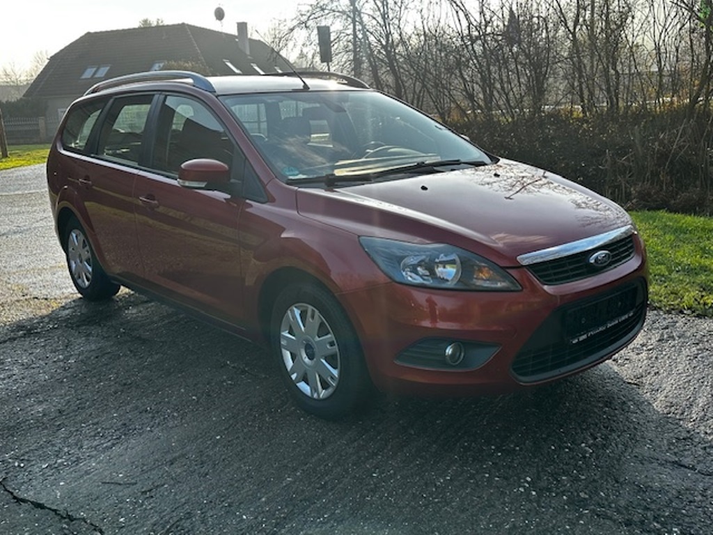 Ford Focus 1.6i 74kw, r.2010, klimatizace, serviska, STK