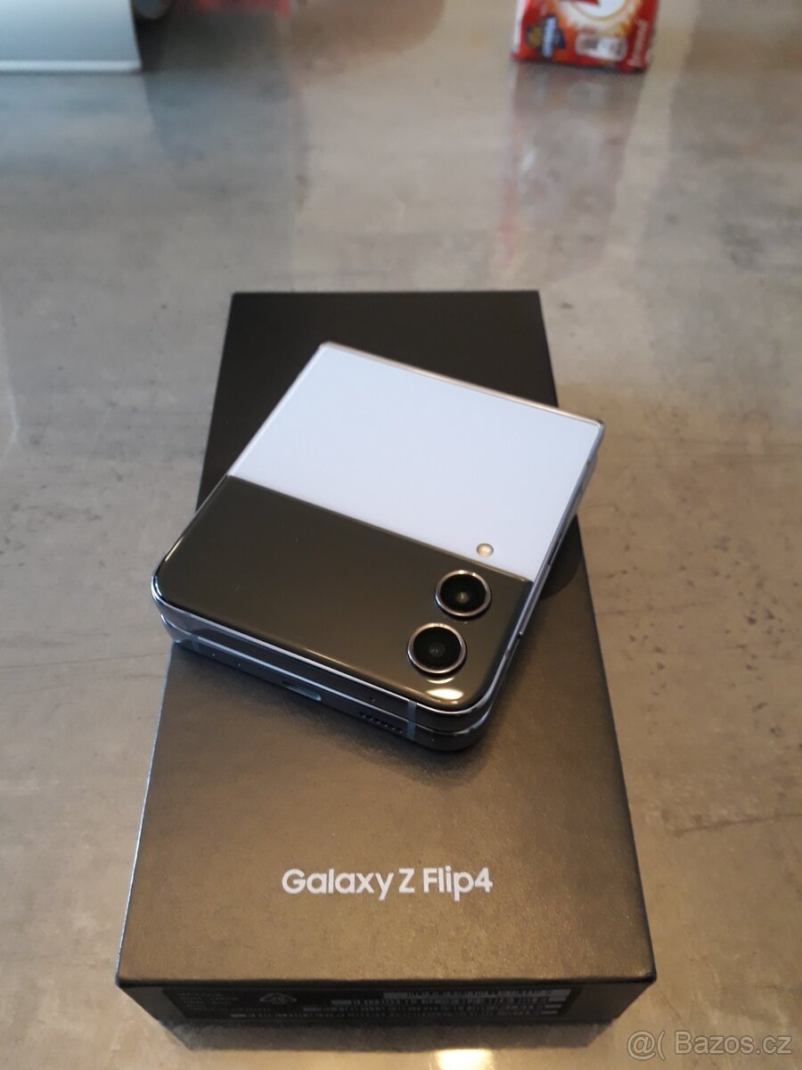Samsung galaxy Z flip 4 128gb modra