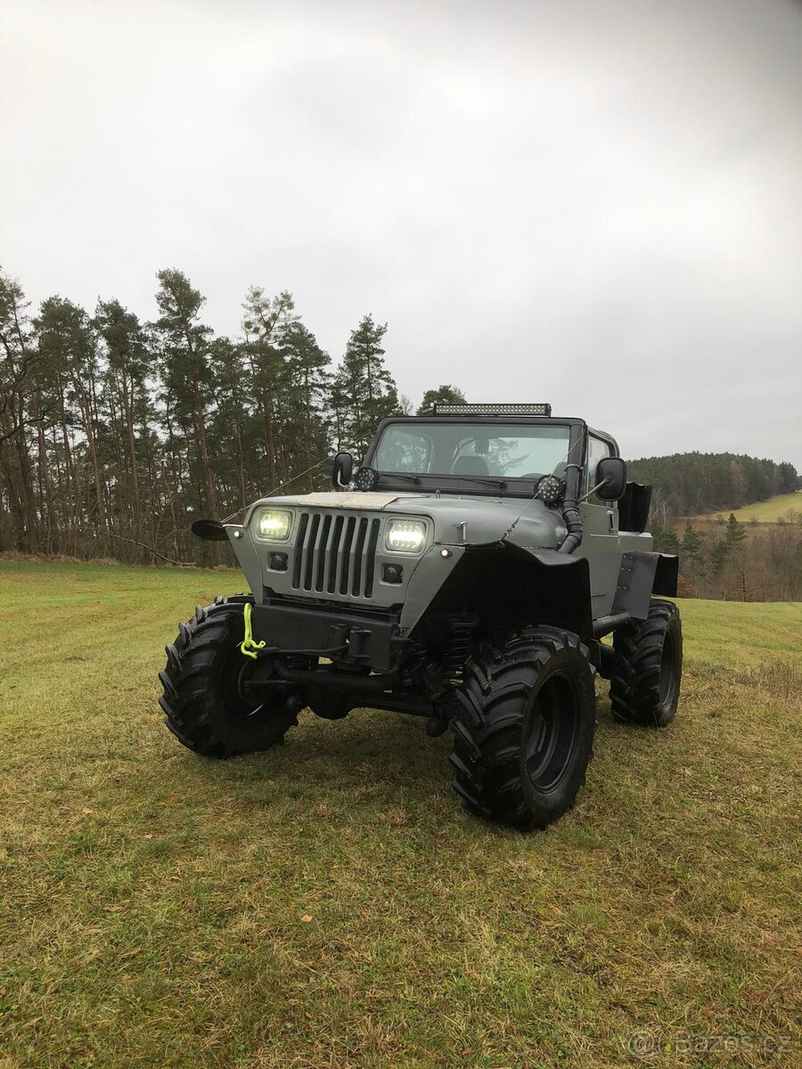 Offroad speciál urceny na zavody nebo kolem baraku. Je posta