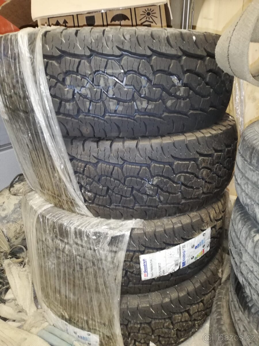 BFGOODRICH  TRAIL-TERRAIN T/A