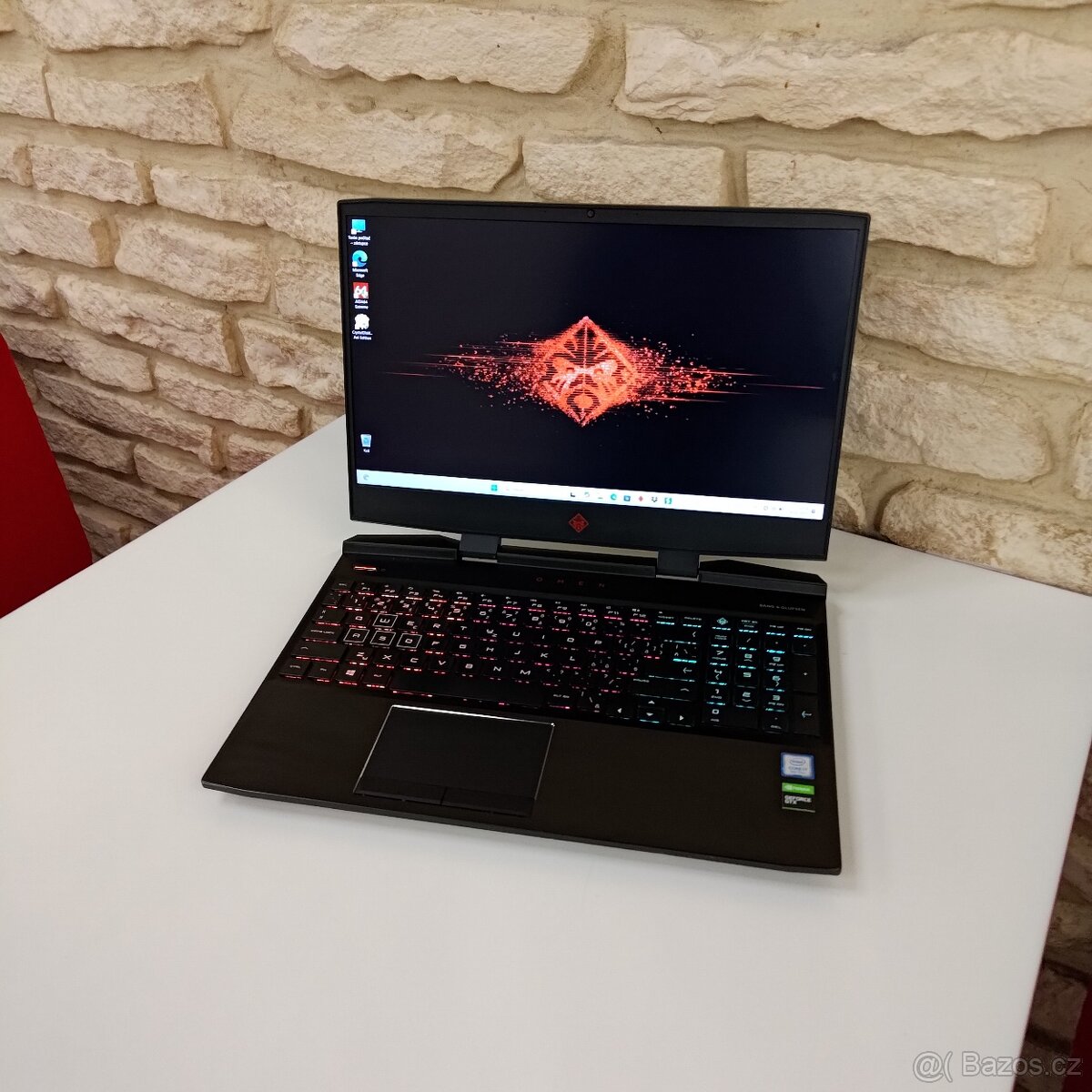 Herní notebook HP OMEN 15, GTX 1650, RGB,i7-9750H, 16gb DDR4