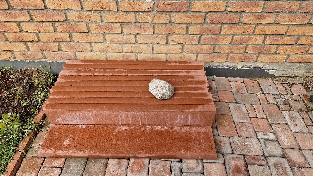 Obrubník betonový zahradní 100 x 20 x 5 cm červený