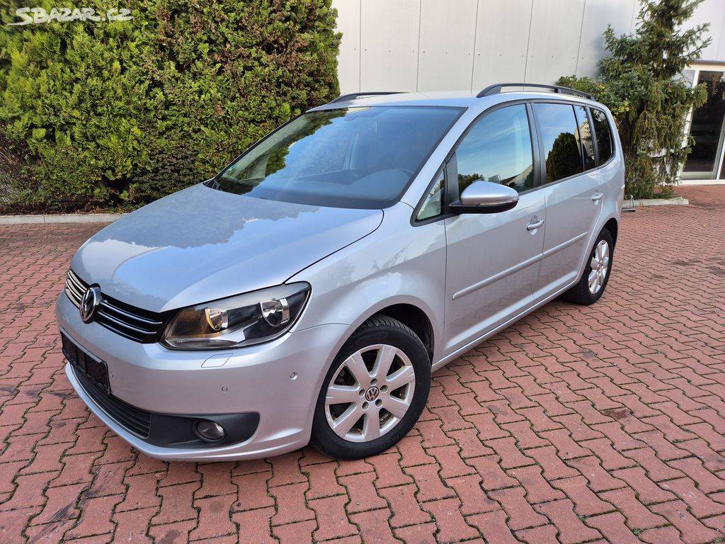 VW Touran 2.0TDI 103kW,7míst,2014,tažné,navi,serviska