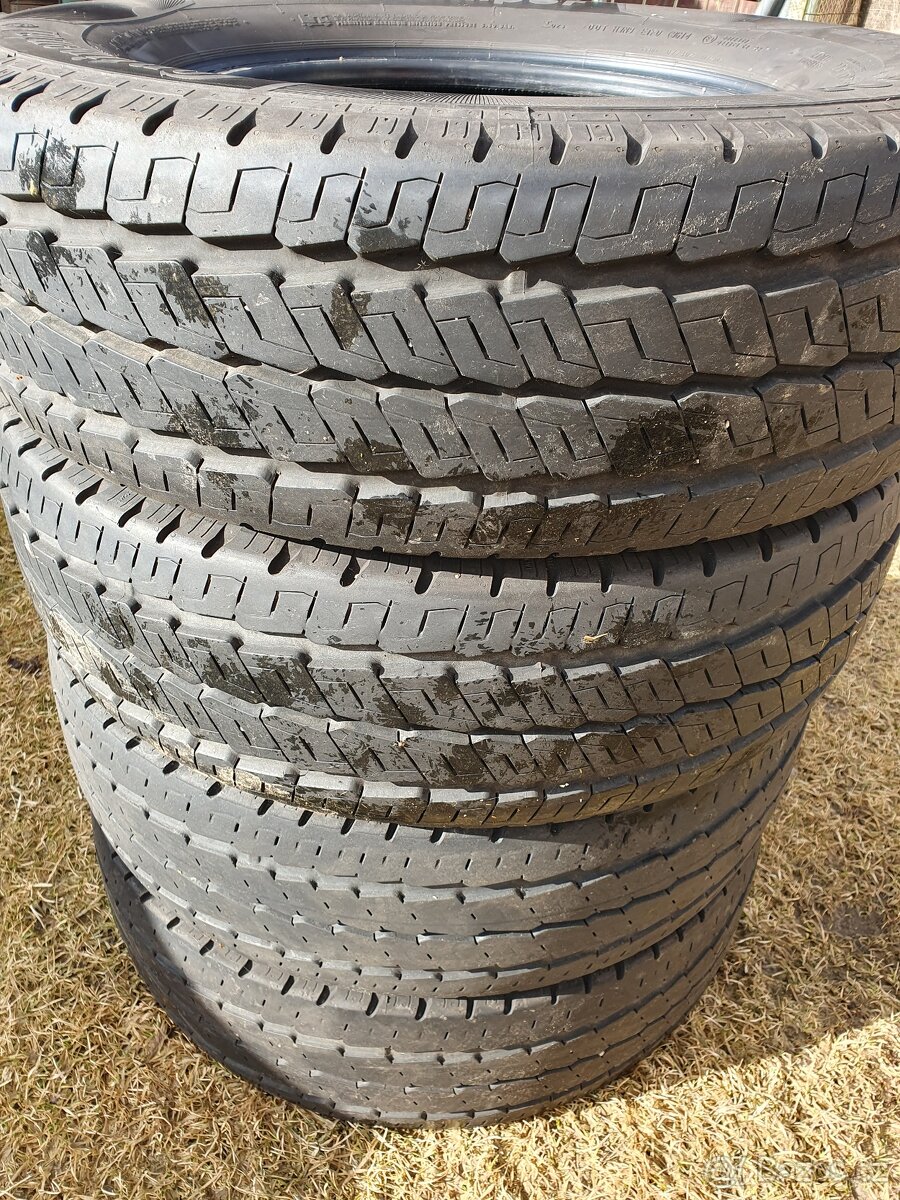 Pneu 225/75R16CP