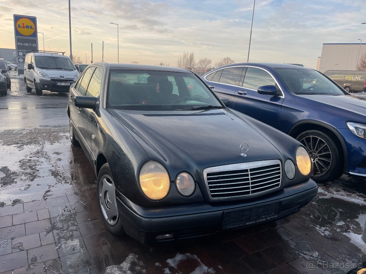 Mercedes Benz W210 E200. Tažné  Nová STK 