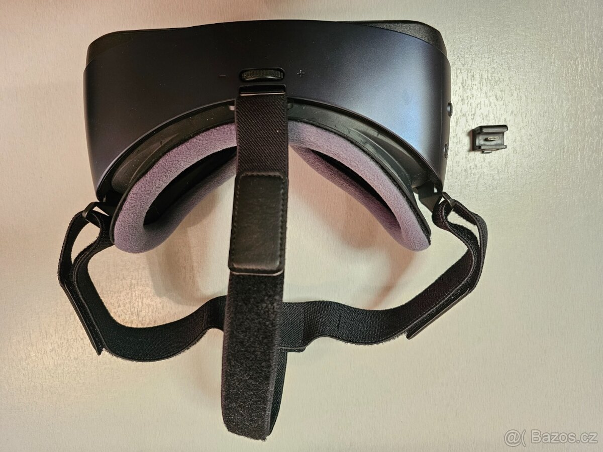 Oculus Gear VR - brýle na virtuální realitu plus ovladač