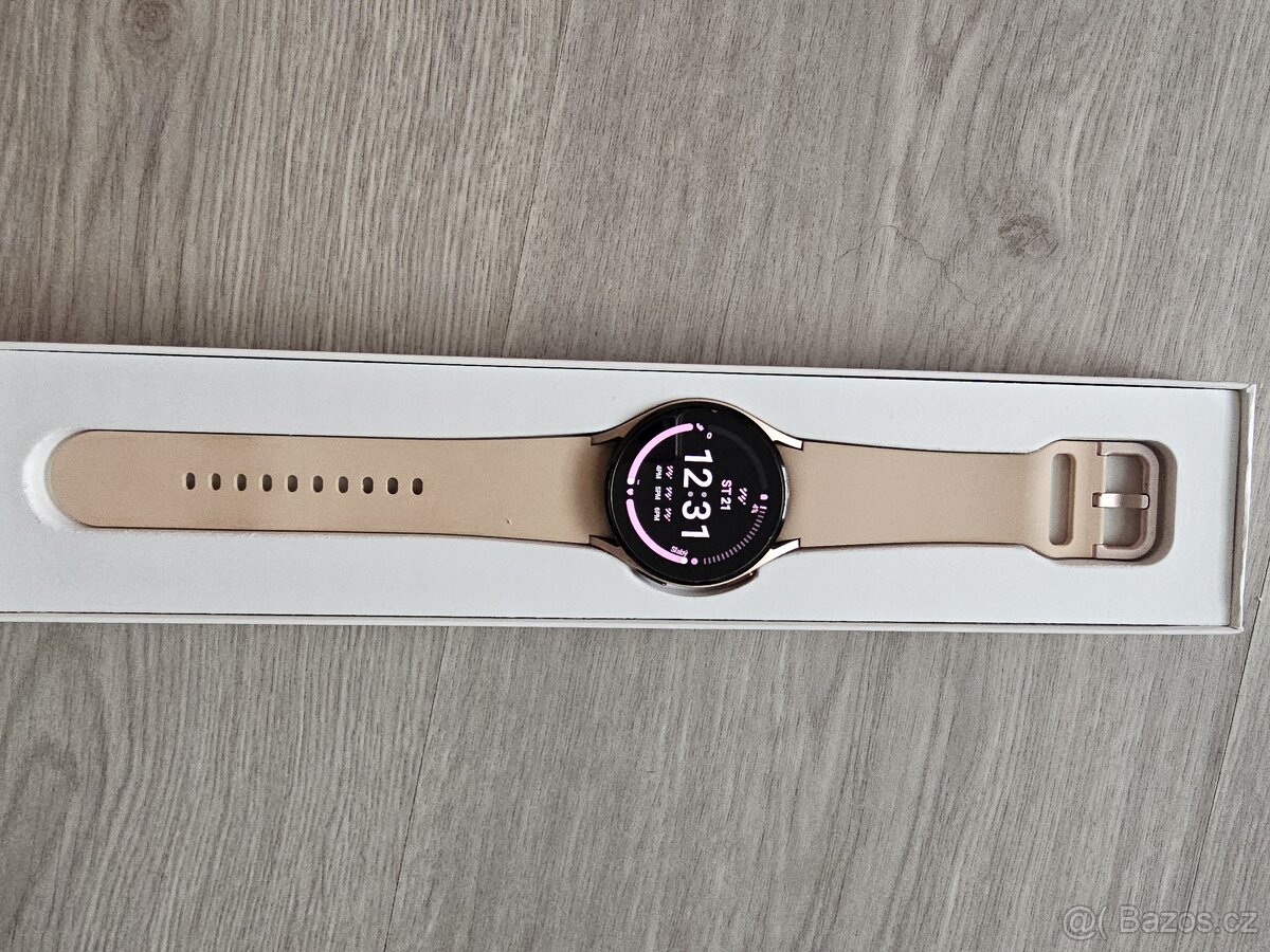 Samsung Galaxy Watch 4 40mm růžovo-zlaté