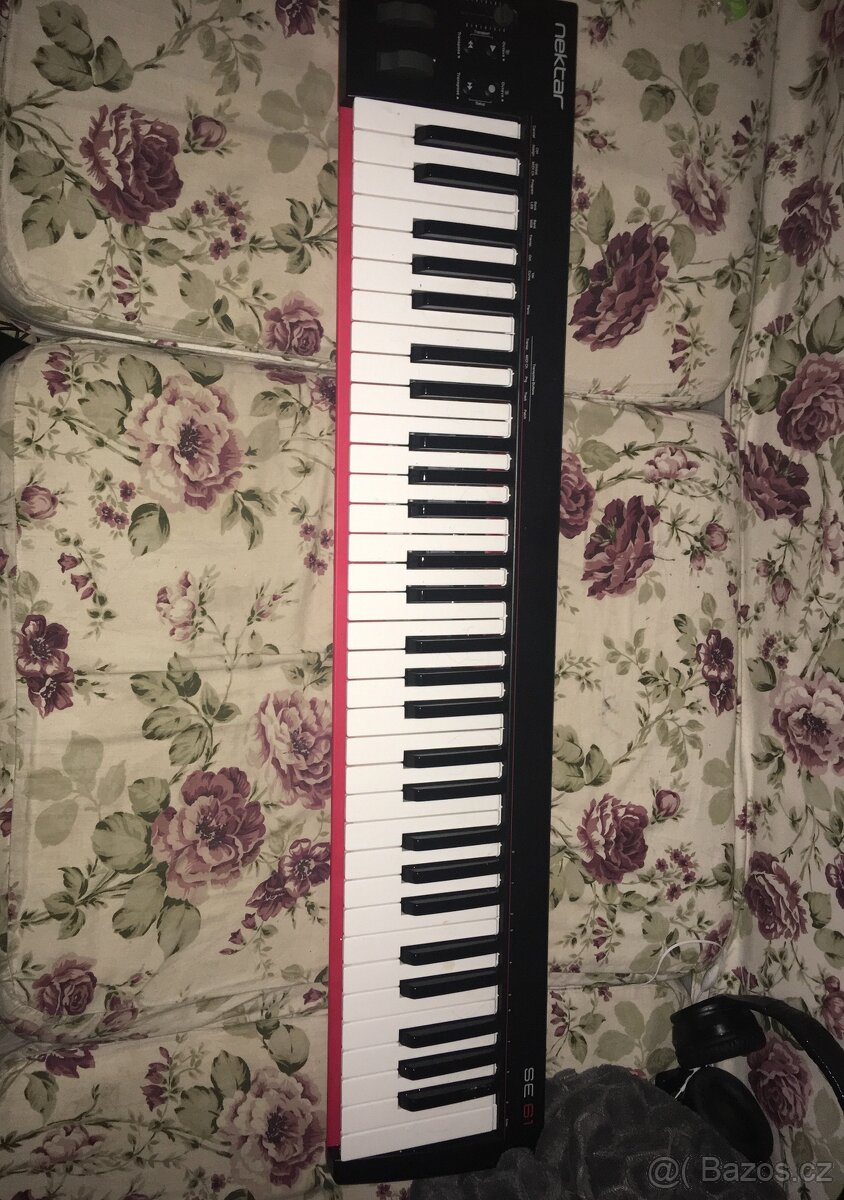 Nektar SE61 MIDI keyboard