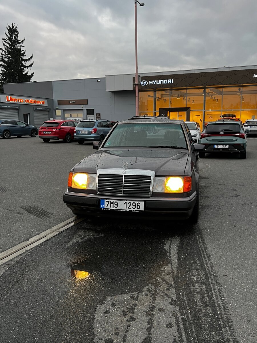 Mercedes-Benz E200