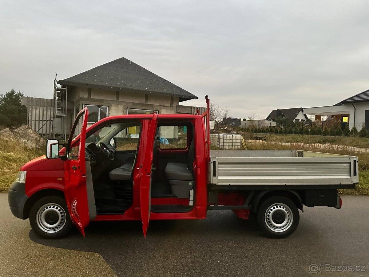 VW TRANSPORTER T5 1.9TDI 77KW VALNÍK 6 MÍST R.V.2006