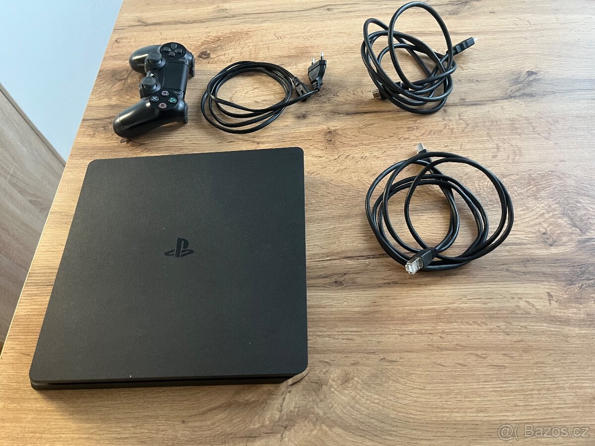 Playstation 4 500 GB slin