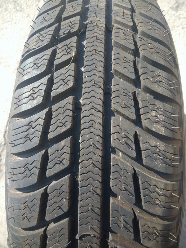 Zimní pneu Michelin 175/70 r14 cena je za 2ks