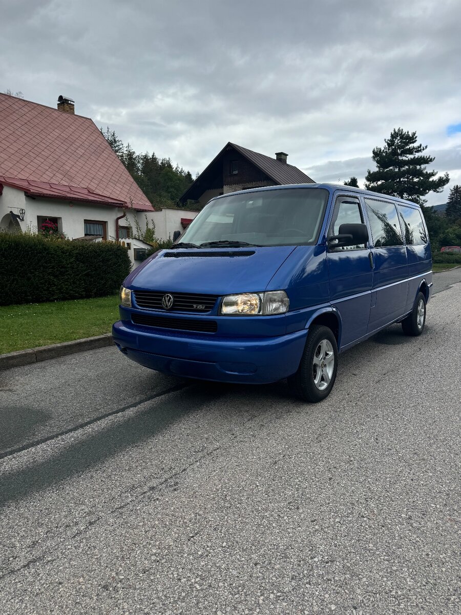 VW T4 Caravelle 2,5TDI 75kw Synchro Long 4x4, 7míst + postel