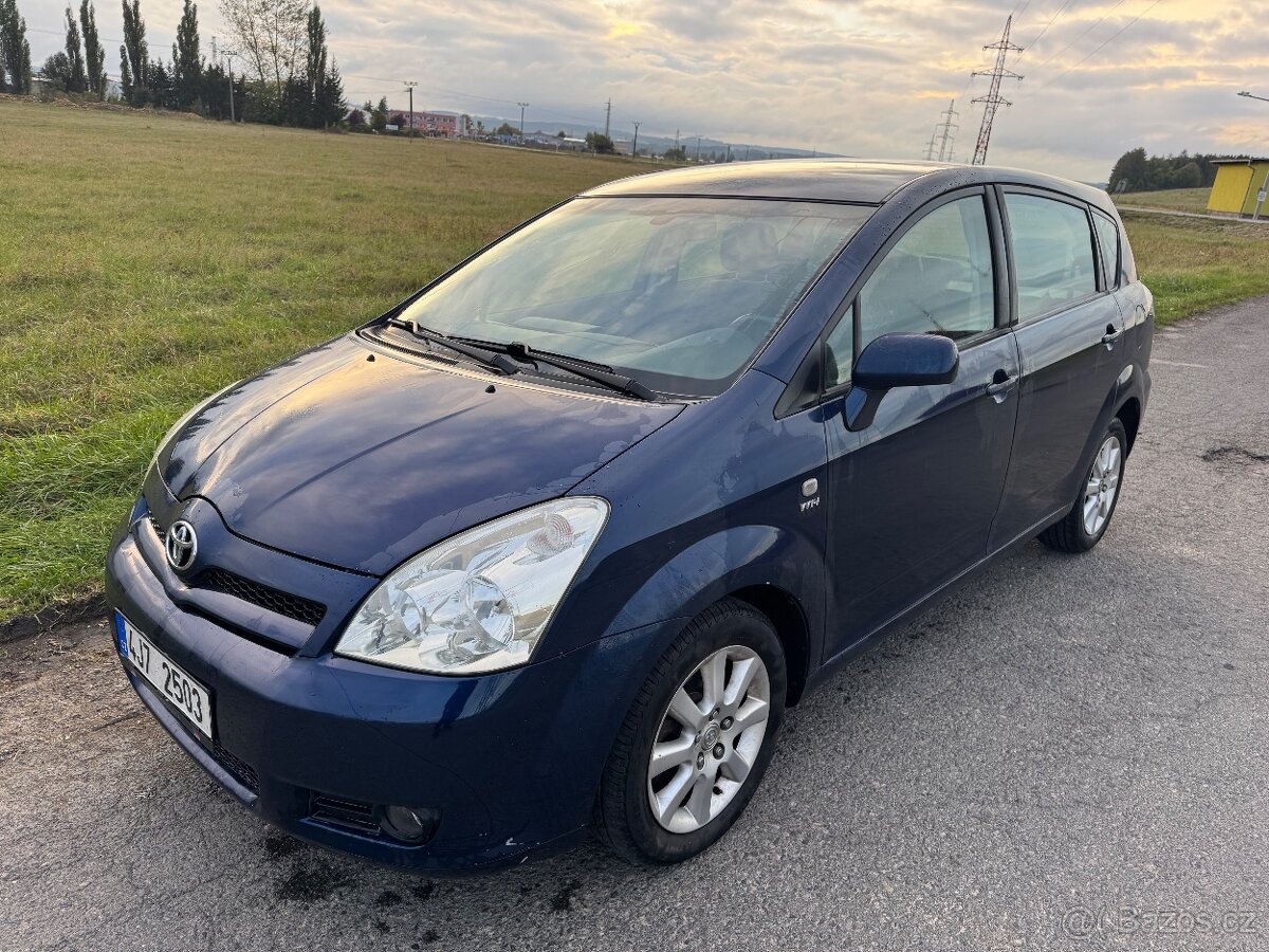 Toyota Corolla Verso 1,8 VVT-i 95 KW r.v. 2004 .