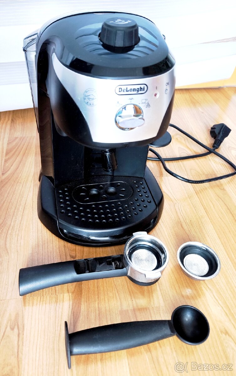 Pákový kávovar DeLonghi EC221.B