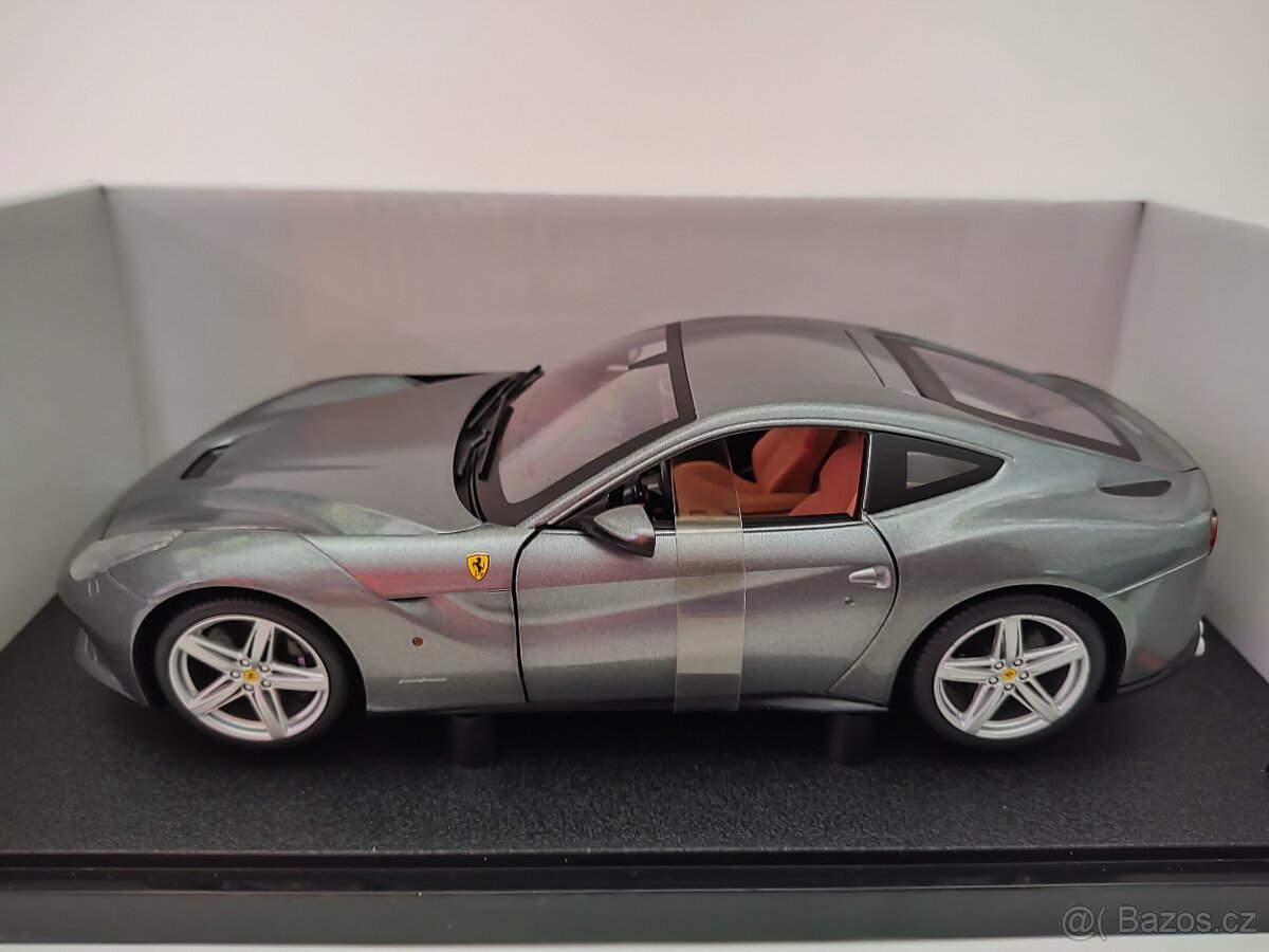 Ferrari F12 berlineta 1:18 hotwheels