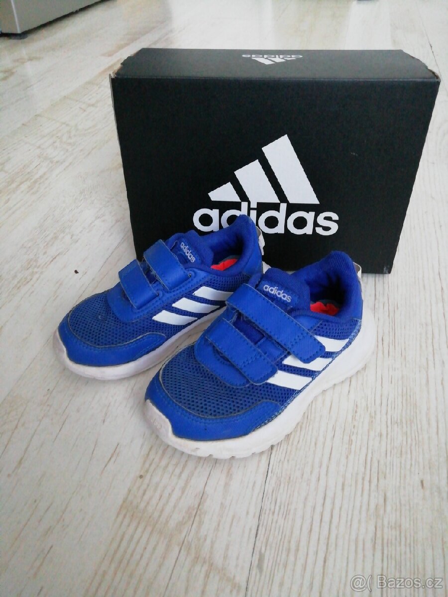 Tenisky Adidas Tensaur. Vel 26.