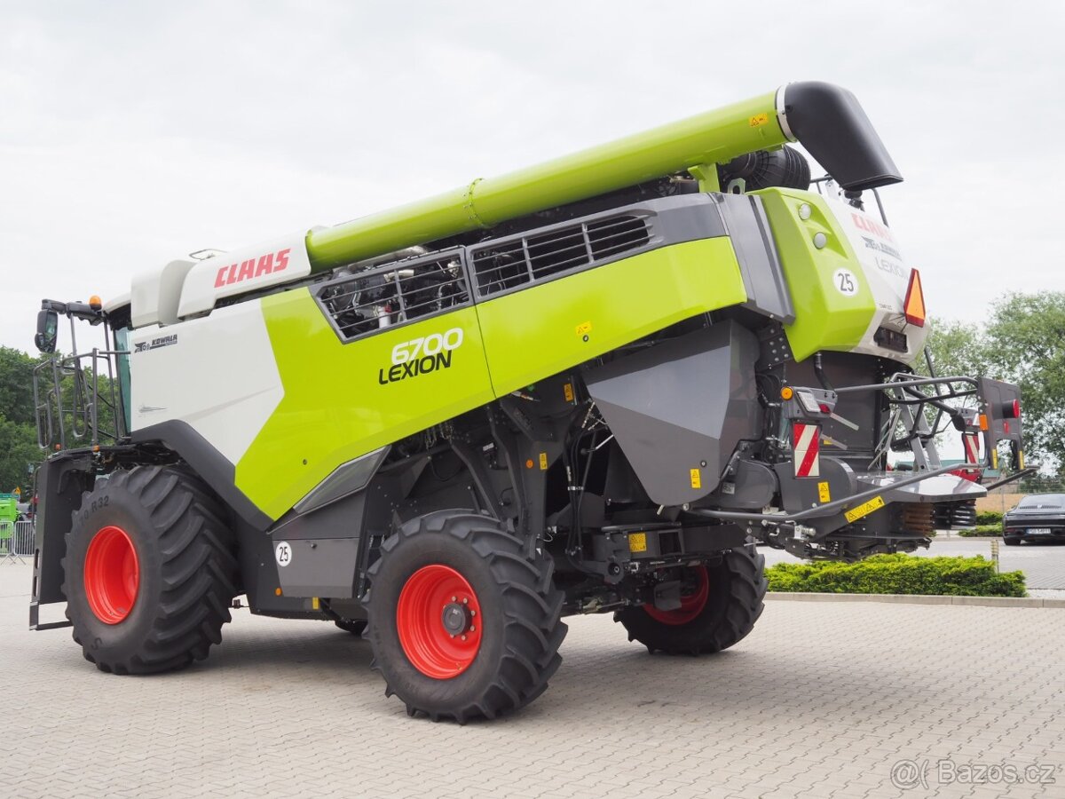 CLAAS Lexion 6700 + V930