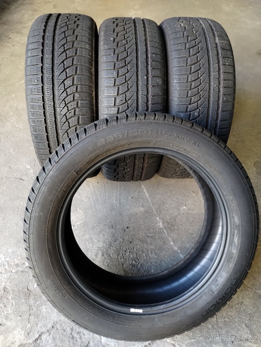 Zimní pneu 235/50 R18