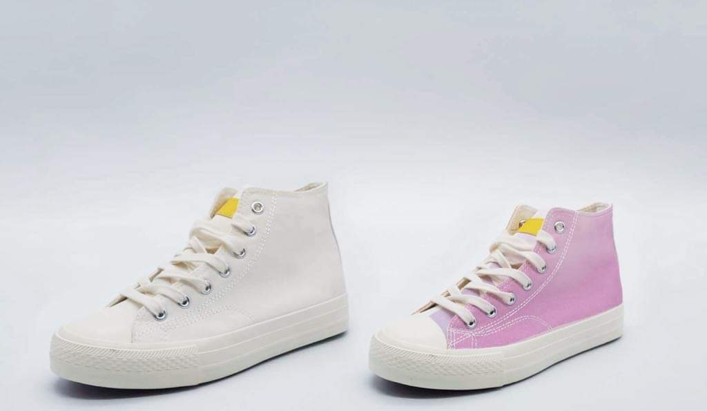 Nové botasky měnící barvu na světle vel 36