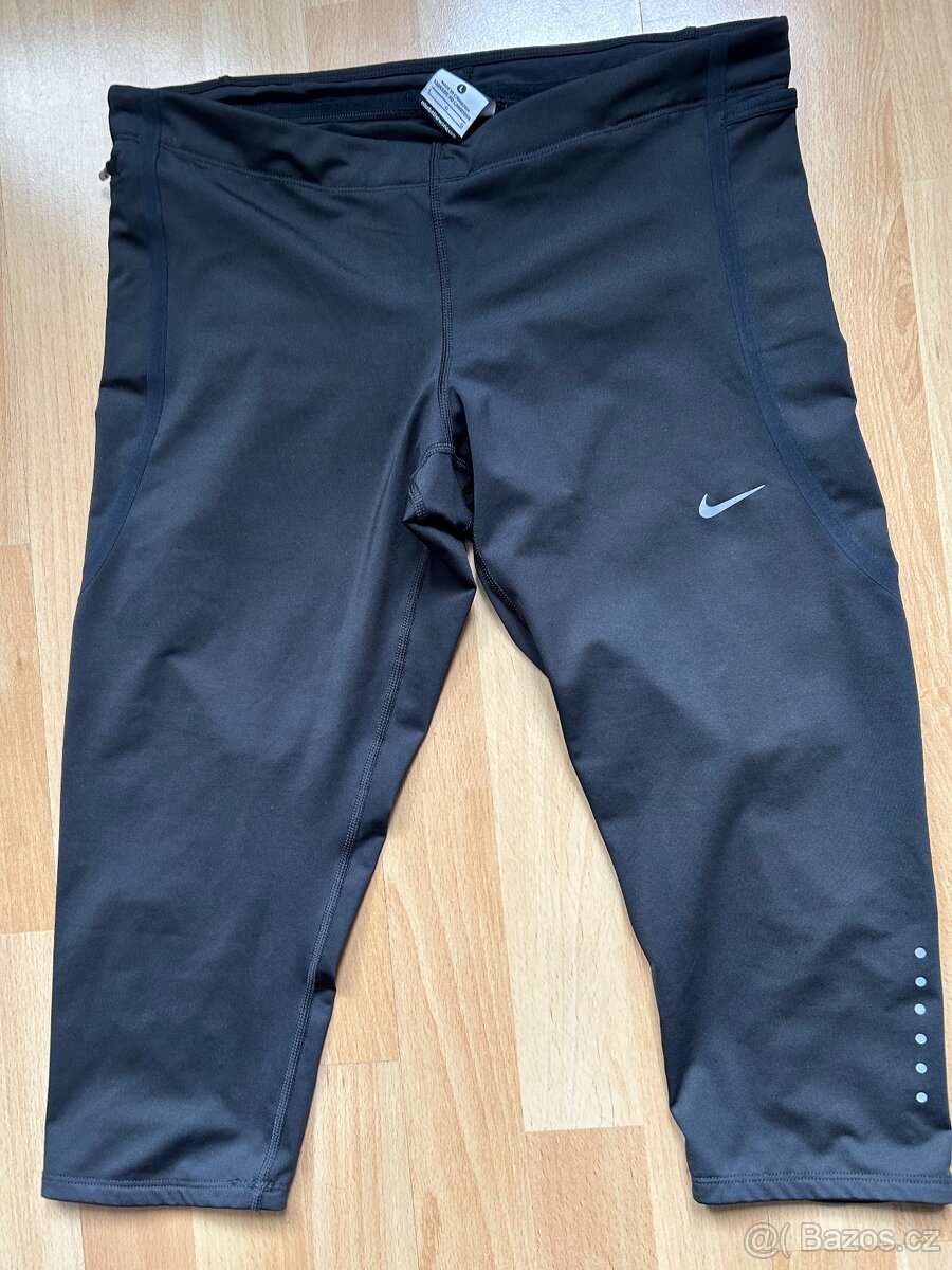 Nike cerne leginy velikost L,