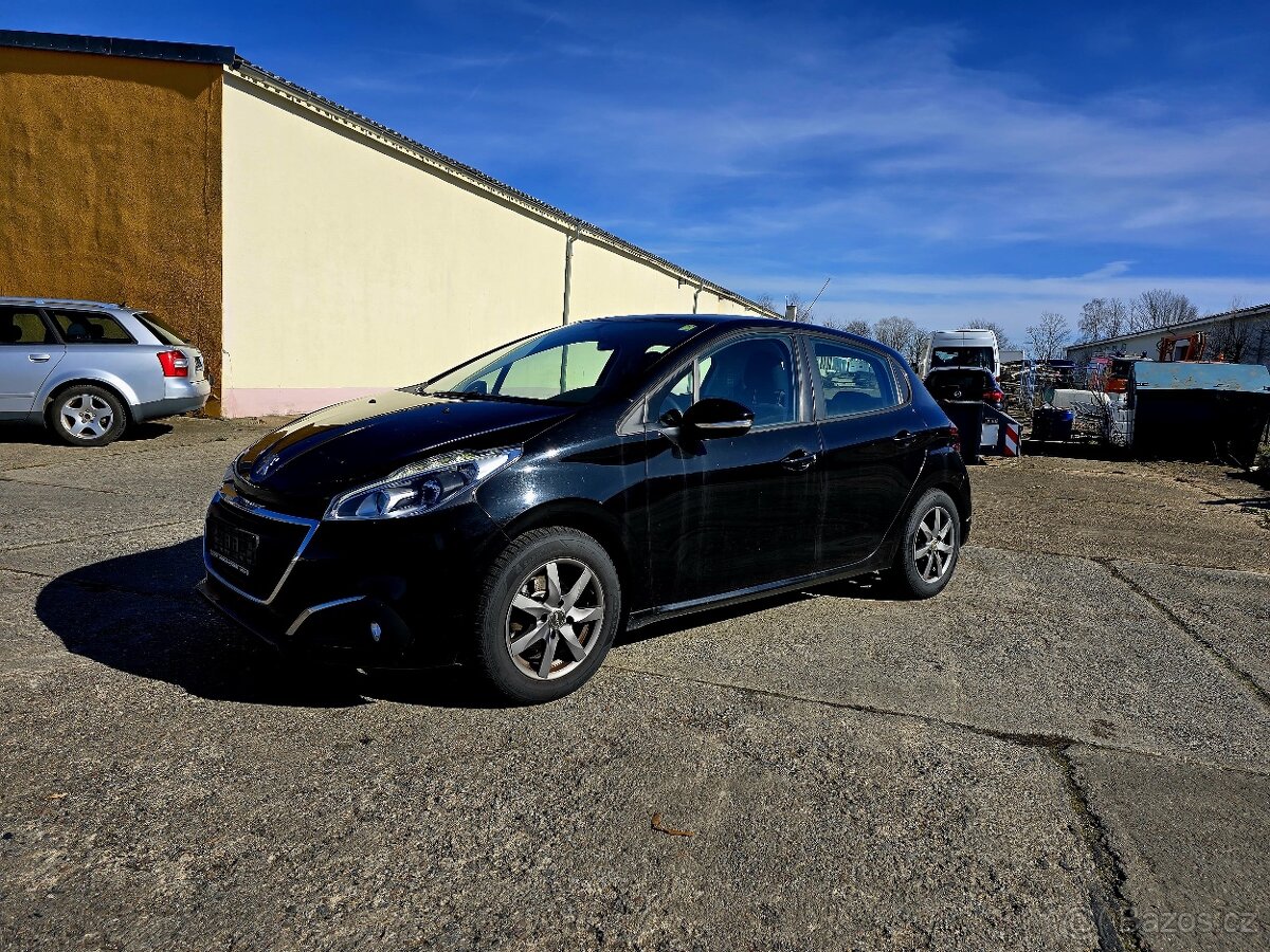 Peugeot 208 1.2 rv.16 běží na dva válce.