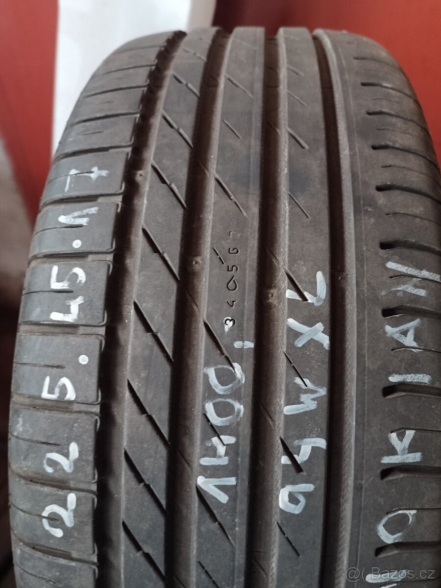 225/45/17 Nokian weatprof