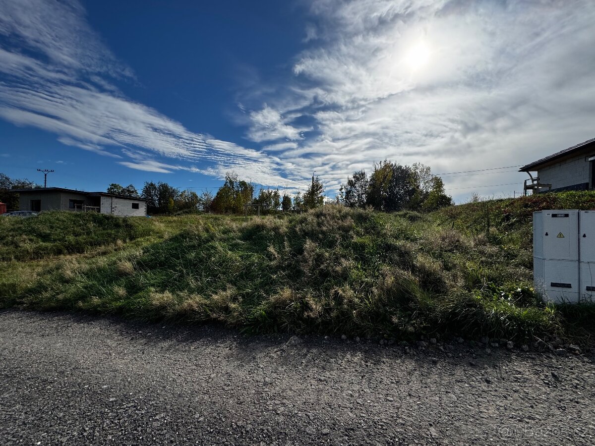 Dva pozemky vč. stavebního povolení