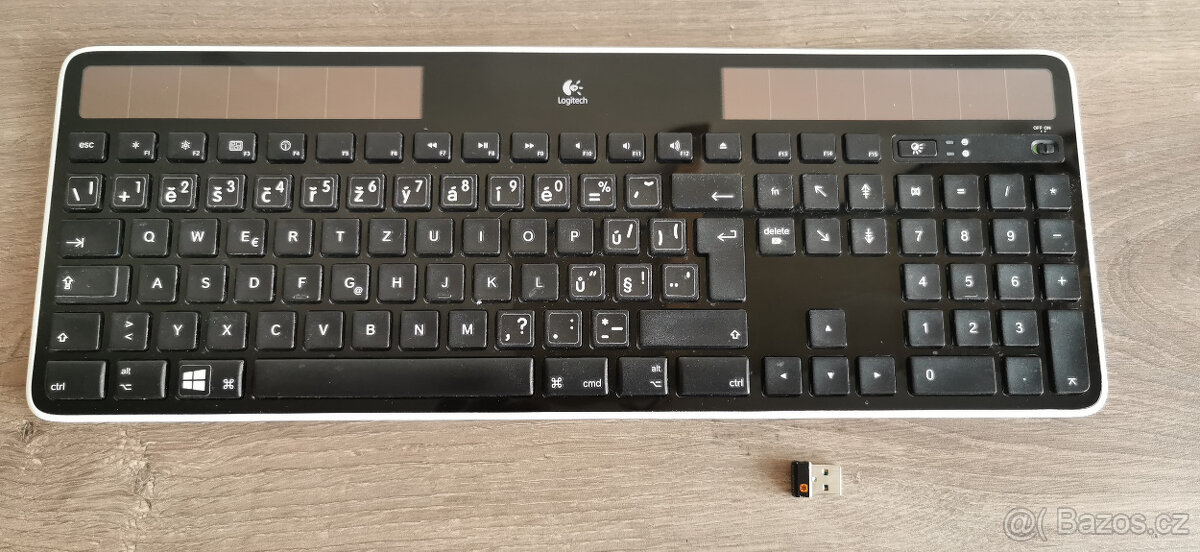 Logitech K750 bezdrátová solární klávesnice