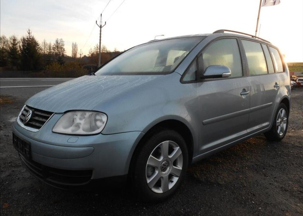 Volkswagen Touran 1,4 TSI 103 kW Serviska benzín