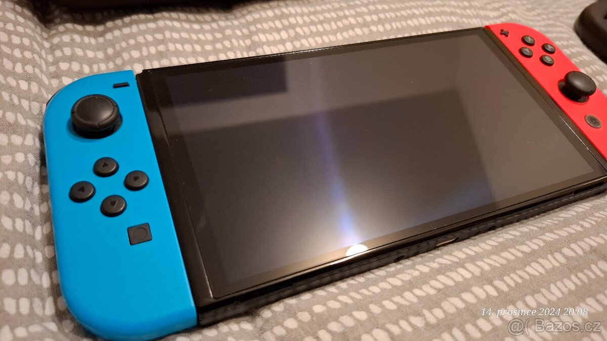 Rezervovano Nintendo Switch OLED + 10 Her Jako NOVÉ