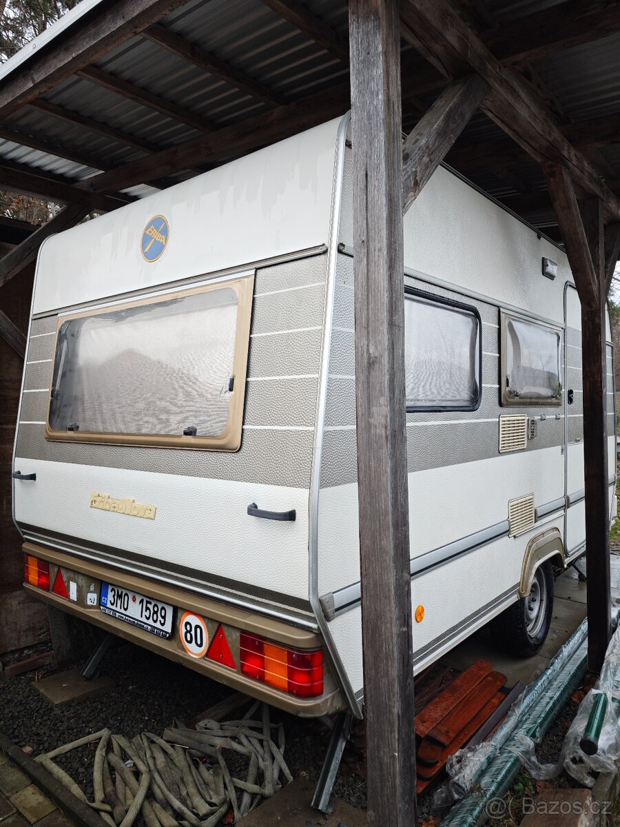 Karavan Hymer Nova 400 palandy, předstan