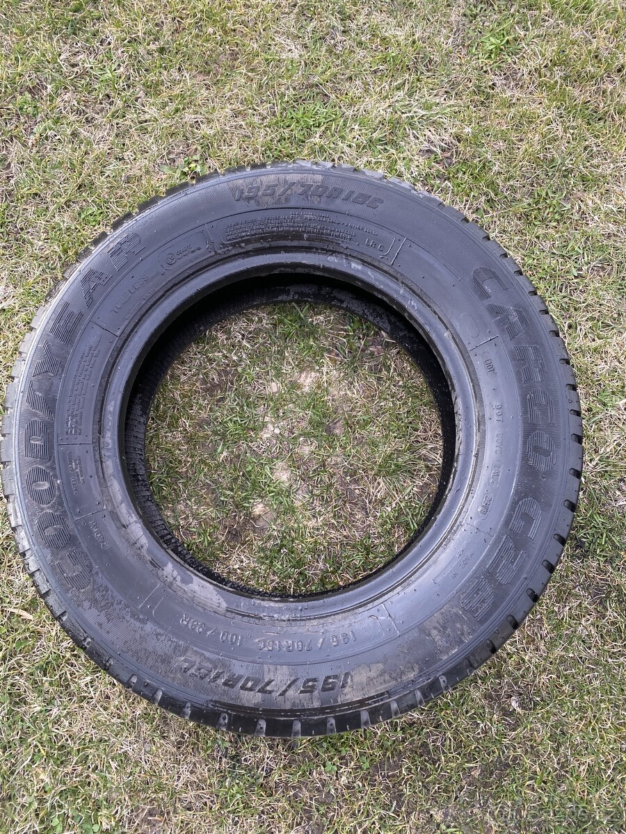 Pneu 195/70R15C Goodyear cargo G26