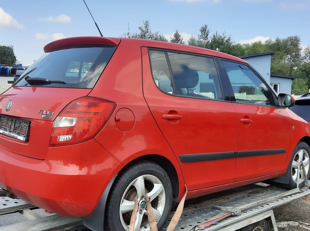 nd ze škoda fabia 2, 1.2.HTP 44kW, červená,bílá,Rosso