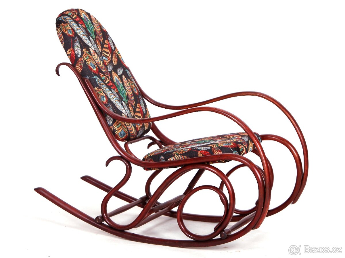 Houpací křeslo Thonet po přečalounění.