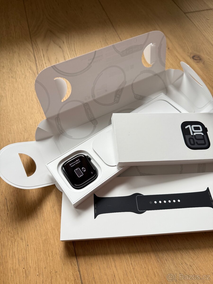 Apple Watch 10 46mm GPS klavírní černá