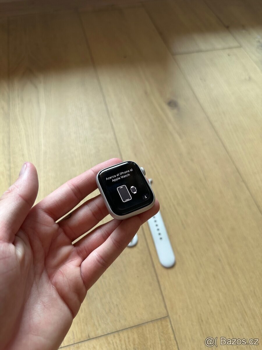 Apple Watch 8 45mm GPS stříbrný