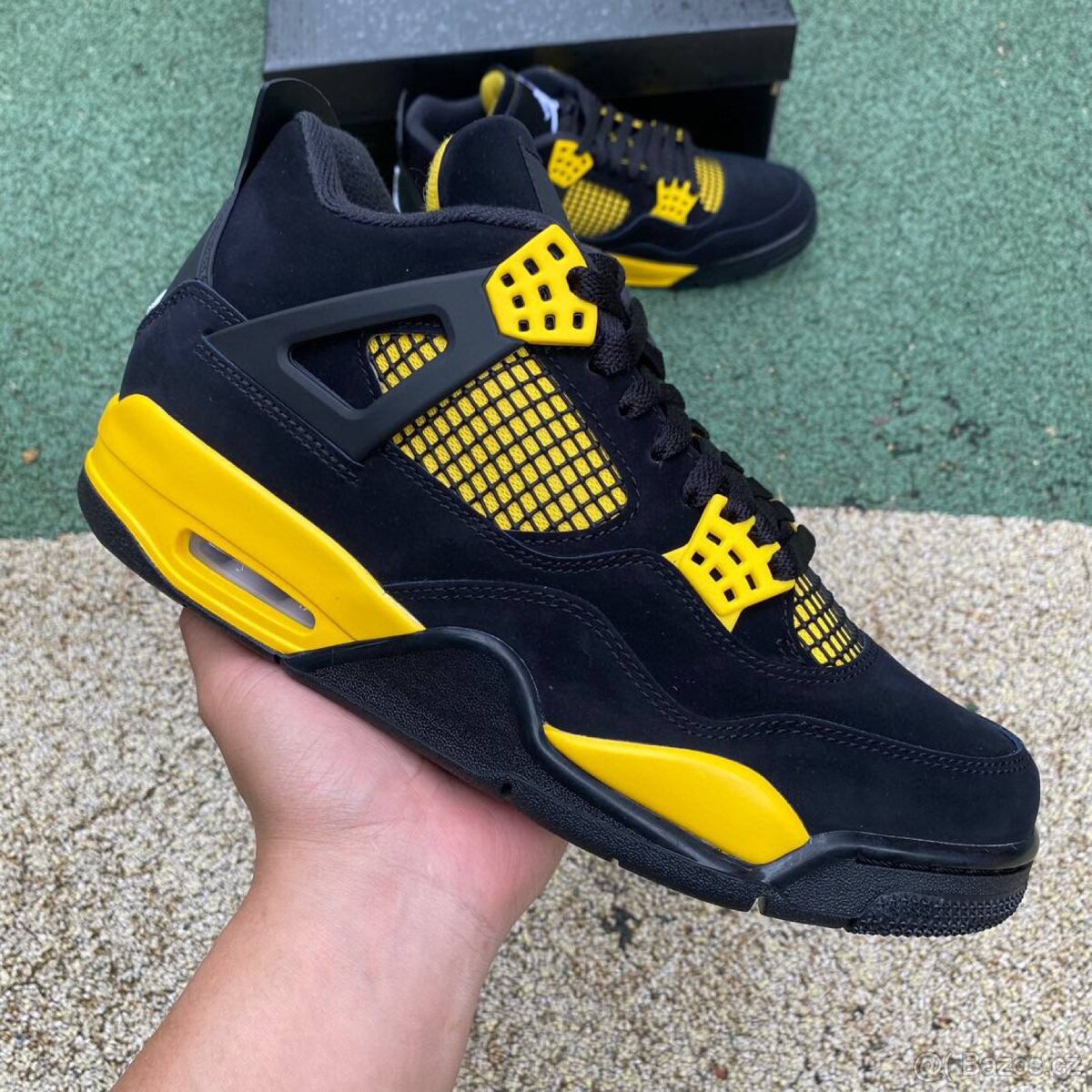 Nike Air Jordan 4 "Yellow Thunder"